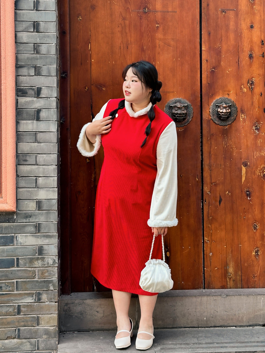 Hong Baobao 红饱饱 Fully Red 1920s Inspired Plus Size Faux Sleeve Fur Trim Winter Qipao