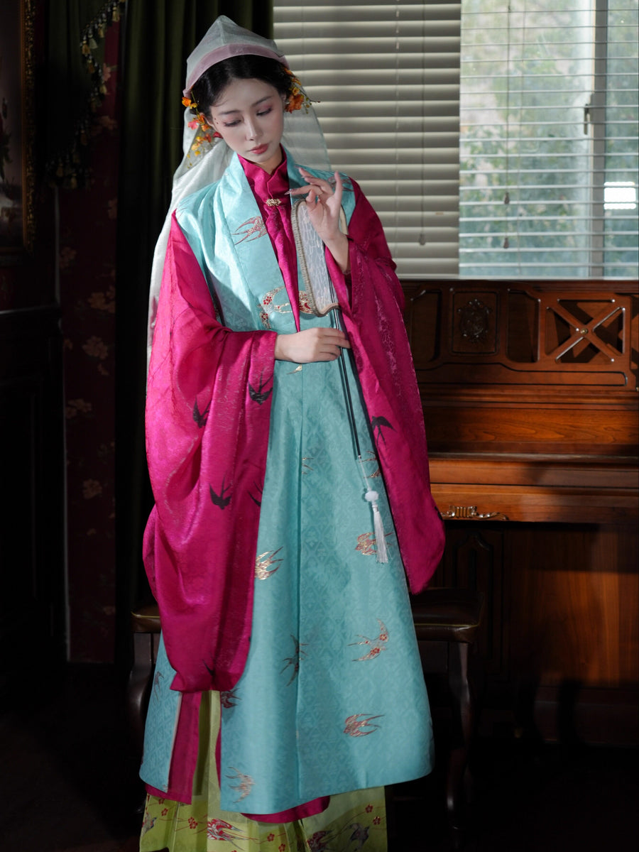 Xian Chun 衔春 Holding Spring Ming Dynasty Sparrow Bijia Long Vest & Mamianqun Skirt Set