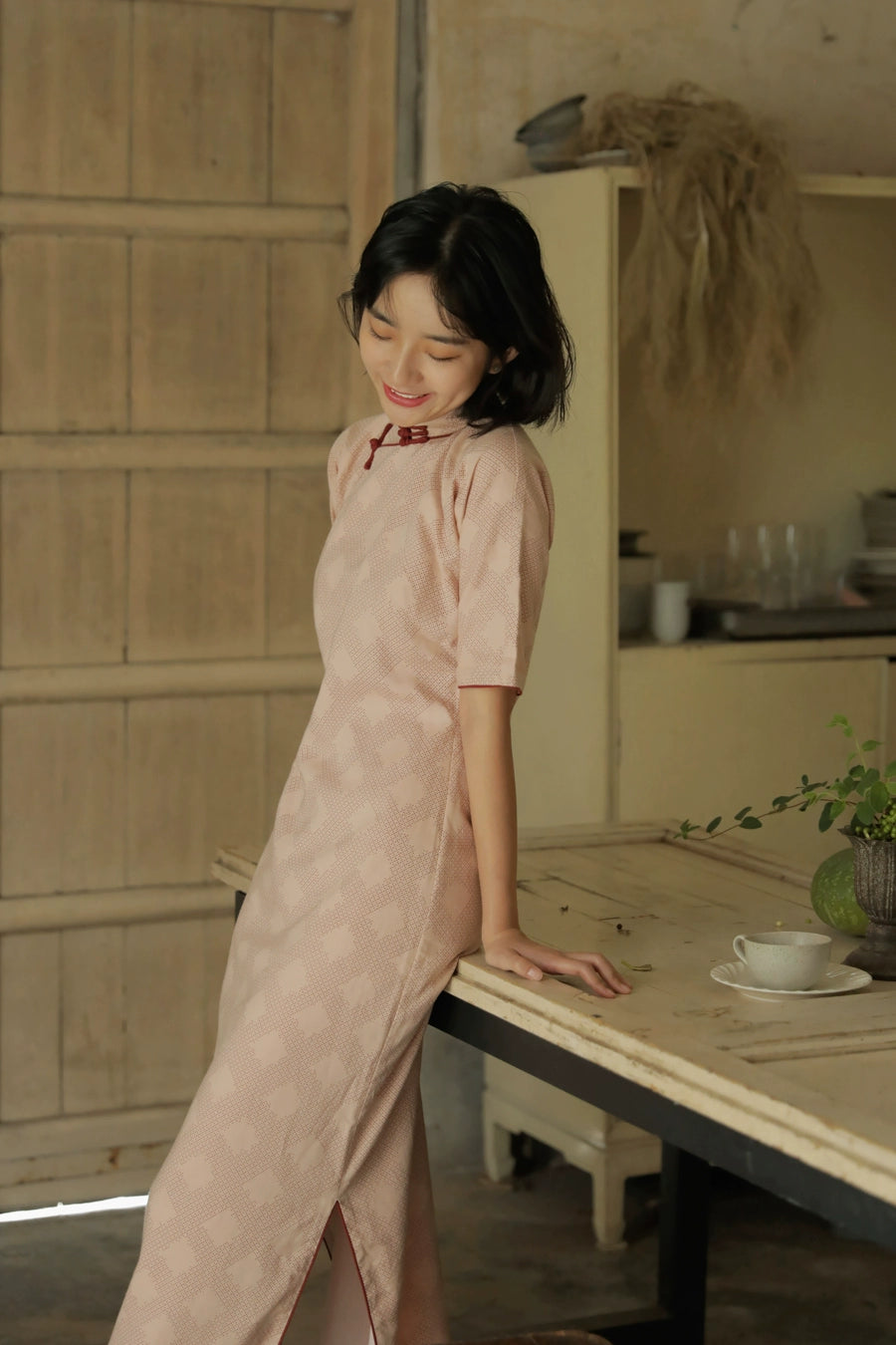 Tao Qi 桃蹊 Peach Path Linen & Cotton 1930s Half Sleeve Qipao