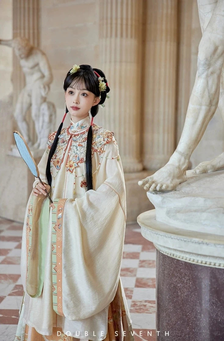 Bi Yè 毕业 Graduation Ming Dynasty Floral Cloud Collar Aoqun Set