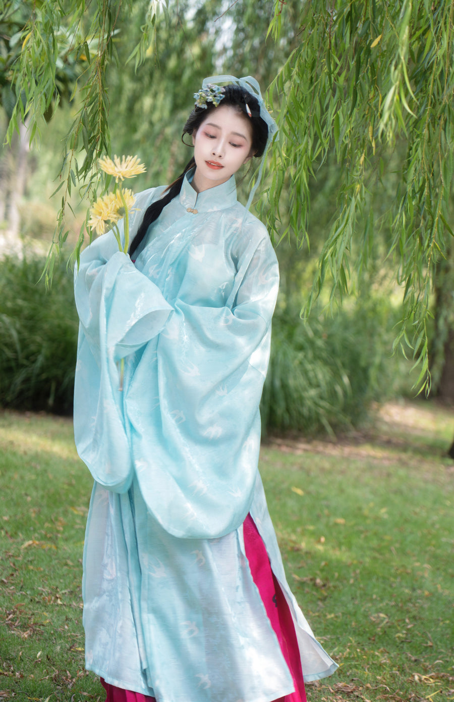Luoyan Qi 落燕栖 A Swallow's Perch Late Ming Dynasty Swallow Changshan Long Shirt & Summer Bijia Vest Set