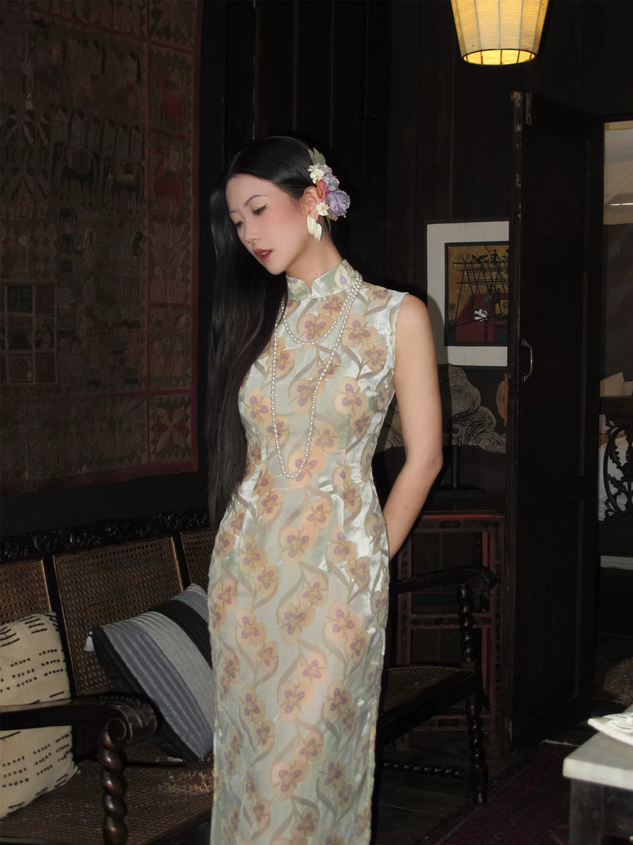 Xingyun Cao 幸运草 Lucky Clover Modernized Pastel Sleeveless Qipao