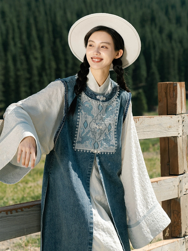 Huan Ying 幻影 Phantom Modernized Ming Dynasty Changshan Top Bijia Vest & Mamian Skirt Set