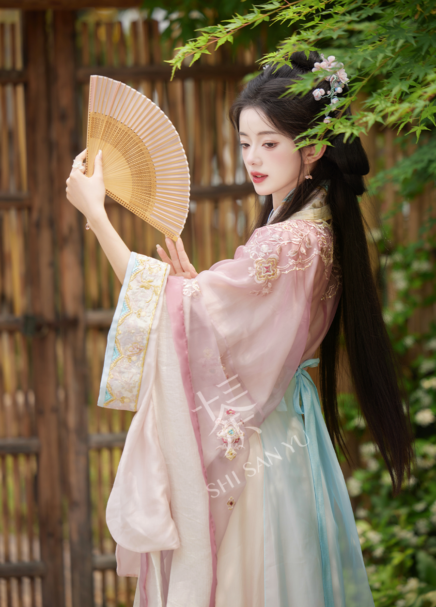 Cherry Blossom Grove 樱花林 Modernized Jin Dynasty Zaju Swallow Tail Ruqun Set