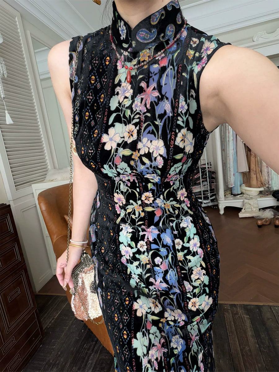 Hua Jiandao 花间道 Path Among the Flowers Modernized Sleeveless Striped Floral Qipao