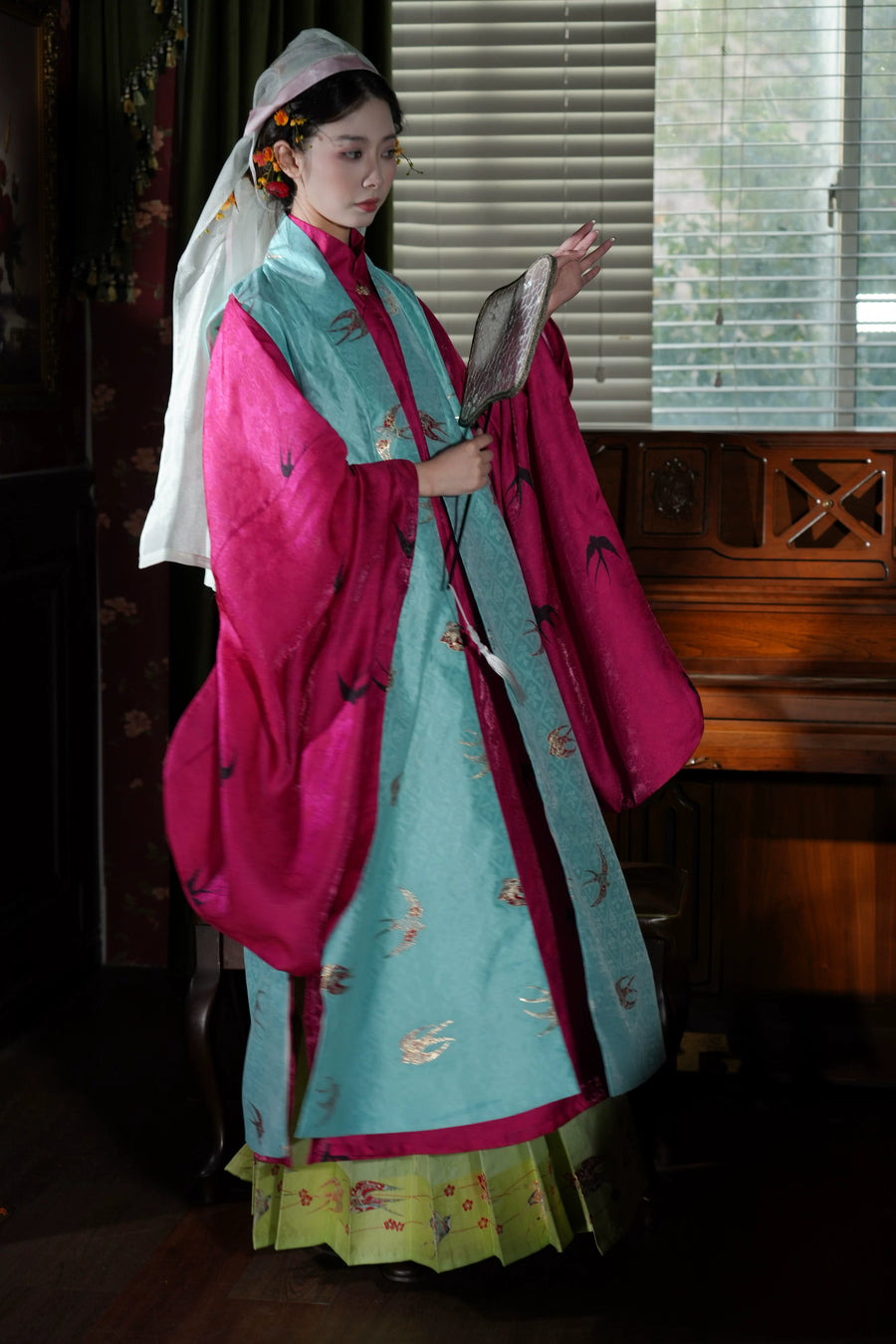 Xian Chun 衔春 Holding Spring Ming Dynasty Sparrow Bijia Long Vest & Mamianqun Skirt Set