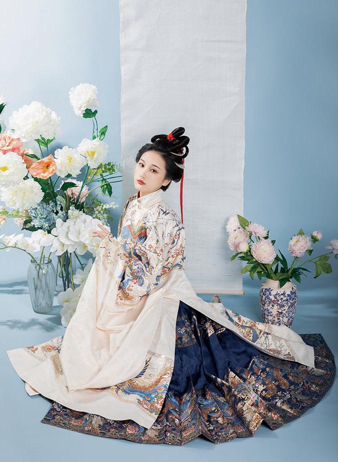 Qianyun 潜云 Hidden Clouds Ming Dynasty Hanfu