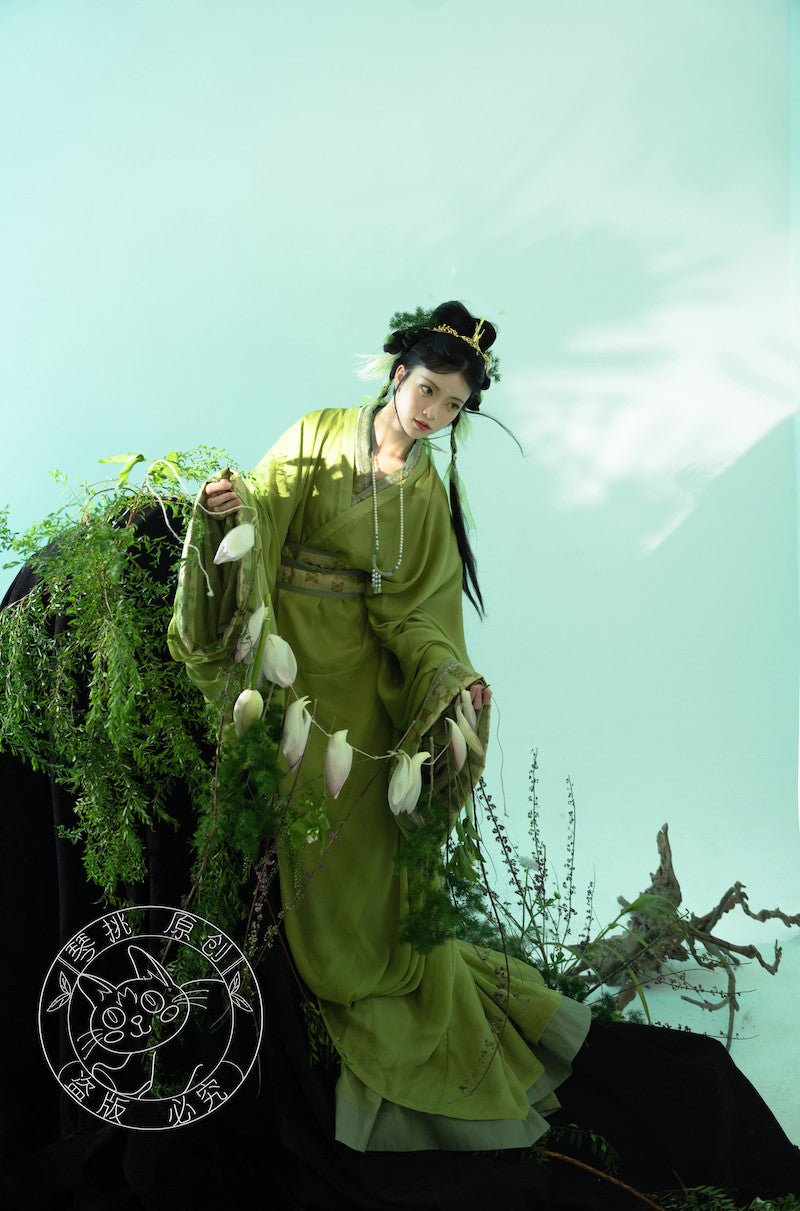 Yu Ying 遇萤 Encountering a Firefly Modernized Warring States Zhiju Straight Hem Robe Set