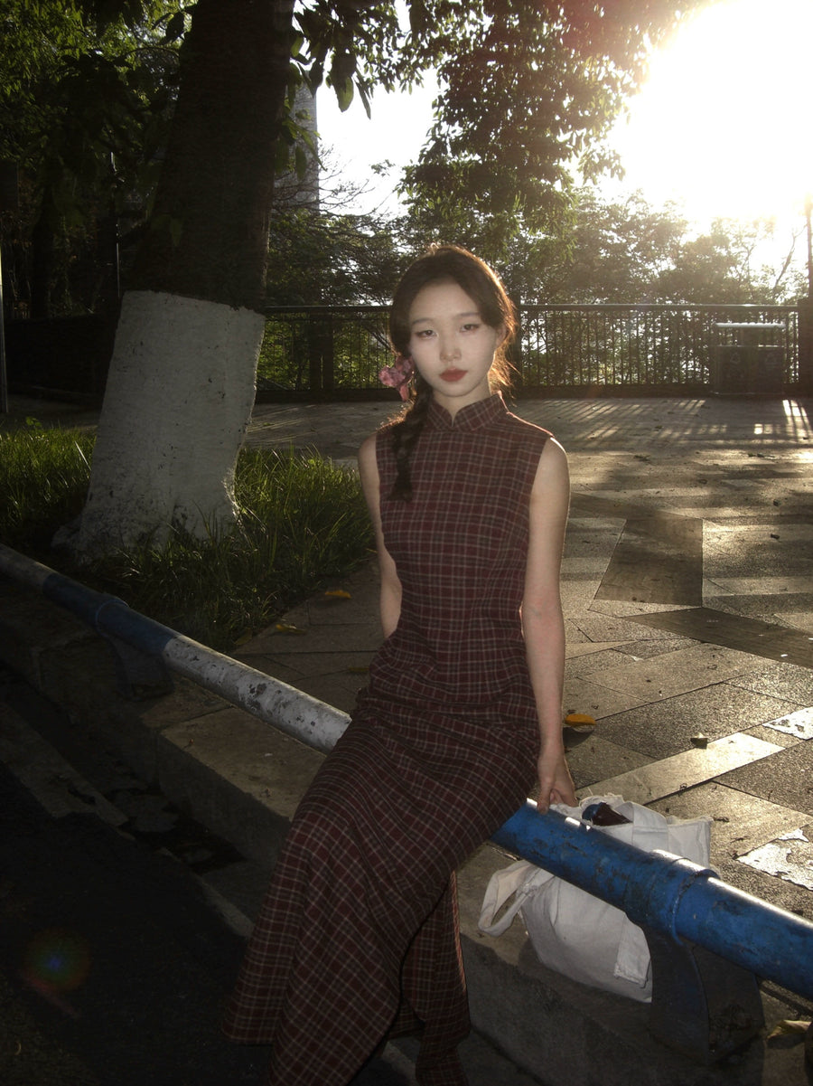Yan Hong 砚红 Red Ink Modernized Plaid Flannel Sleeveless Qipao
