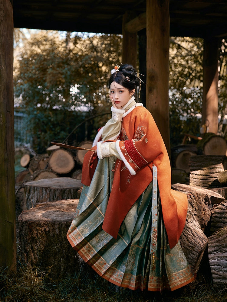 Tihong Haitang 剔红海棠 Picking Red Begonias Ming Dynasty Round Collar Jacket & Mamian Winter Set