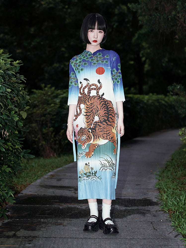 Jiuwei Hu 九尾虎 Nine-Tailed Tiger Neo Chinese Accordion Pleat Qipao