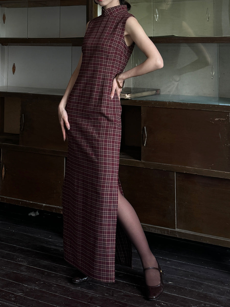 Yan Hong 砚红 Red Ink Modernized Plaid Flannel Sleeveless Qipao