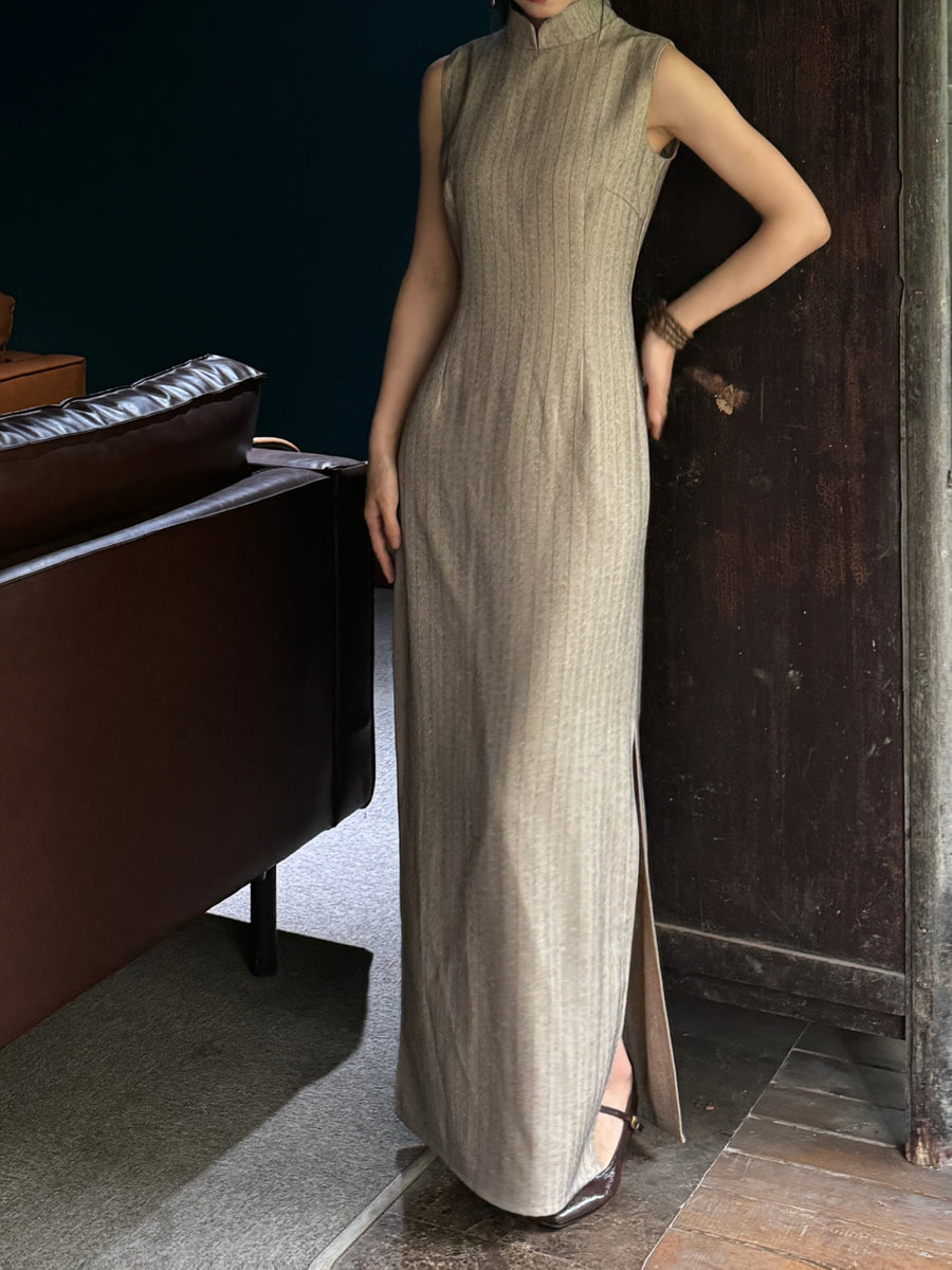 Sukè 素刻 Plain Carving Modernized Pinstripe Sleeveless Qipao