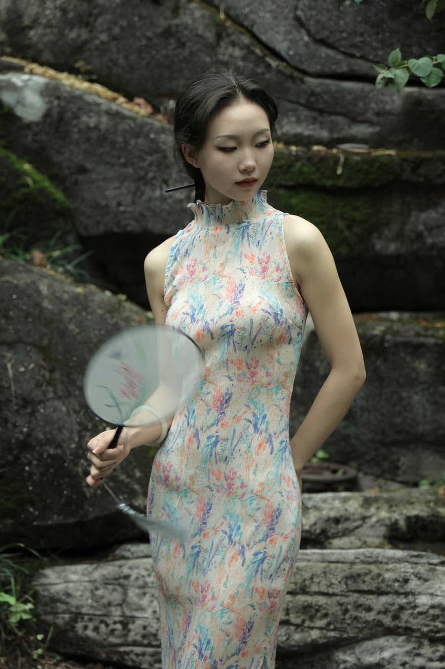 Ning Zhe 凝褶 Frozen Pleats Modernized Floral Accordion Pleat Sleeveless Qipao
