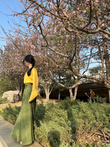 Holding the Moon 上揽月 Olive Green Weijin Tang 10 Panel Poqun Skirt