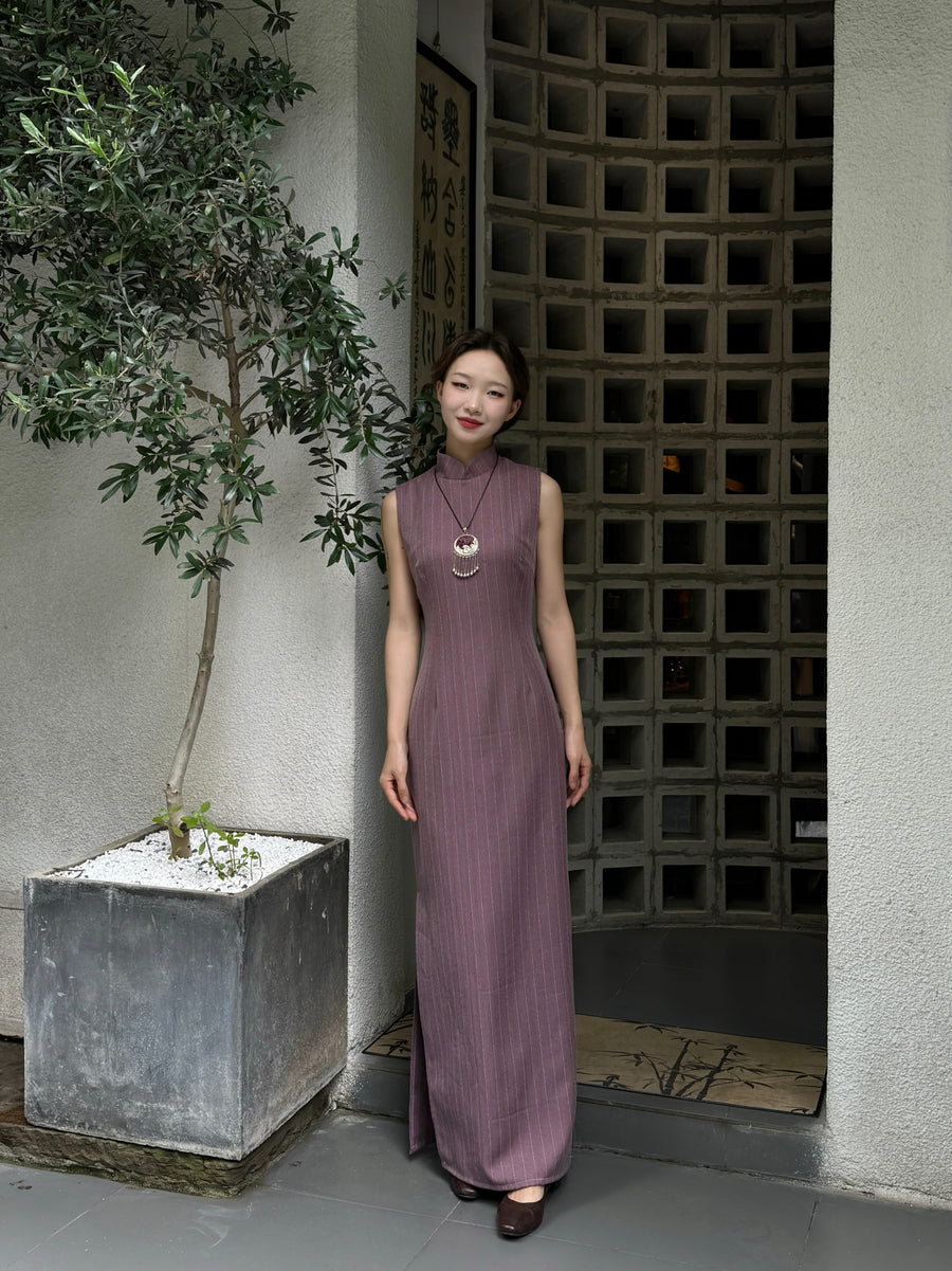 Sukè 素刻 Plain Carving Modernized Pinstripe Sleeveless Qipao