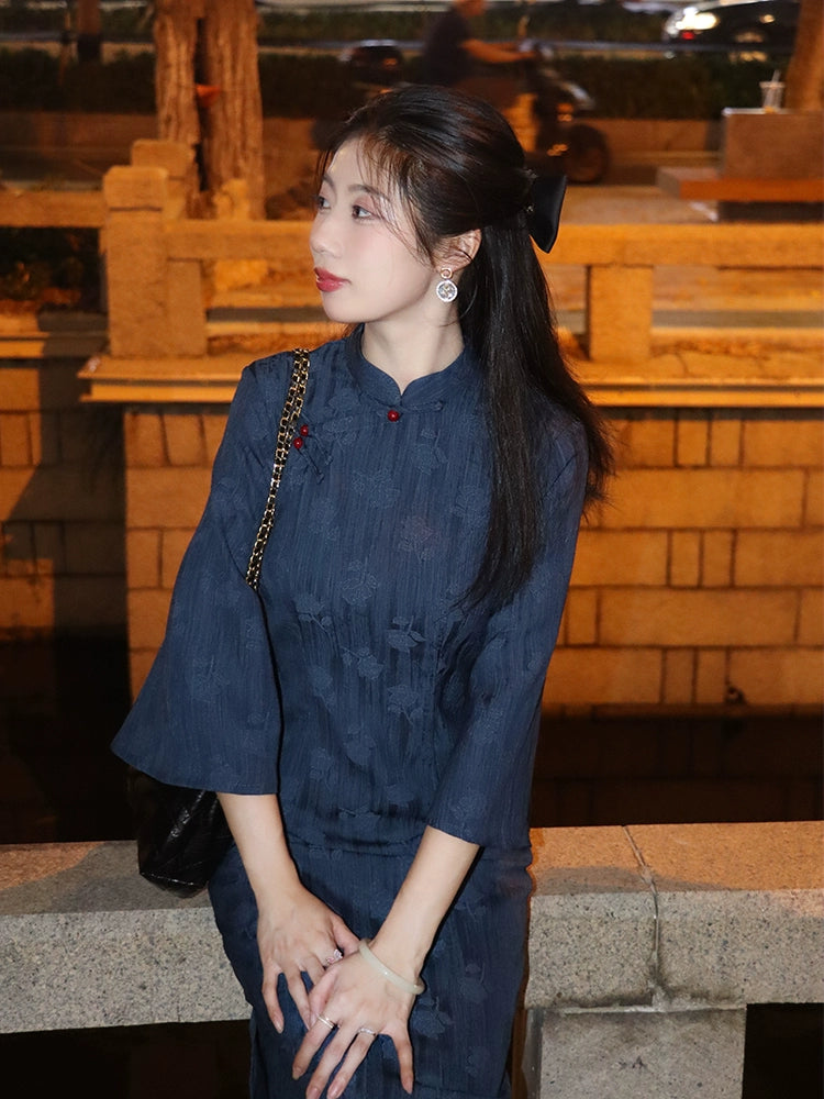 Qiu Yu 秋雨 Autumn Rain Modernized Plus Size Floral Jacquard Bell & Short Sleeve Qipao