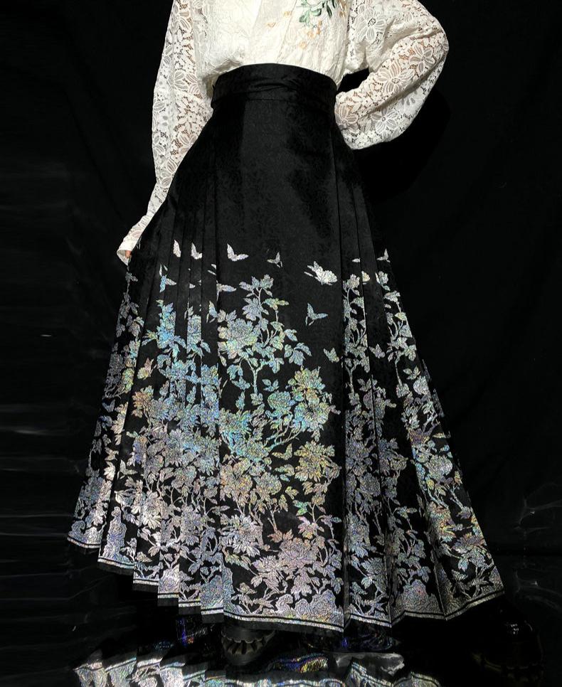 Zhou Zhang 周庄 Village Flower Ming Dynasty Opalescent Mamian Skirt