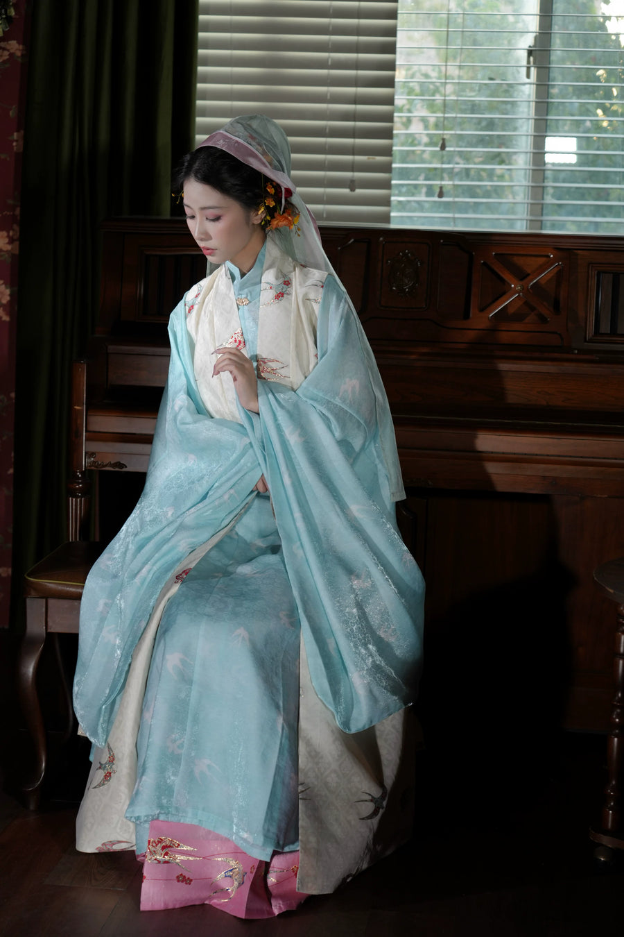 Xian Chun 衔春 Holding Spring Ming Dynasty Sparrow Bijia Long Vest & Mamianqun Skirt Set
