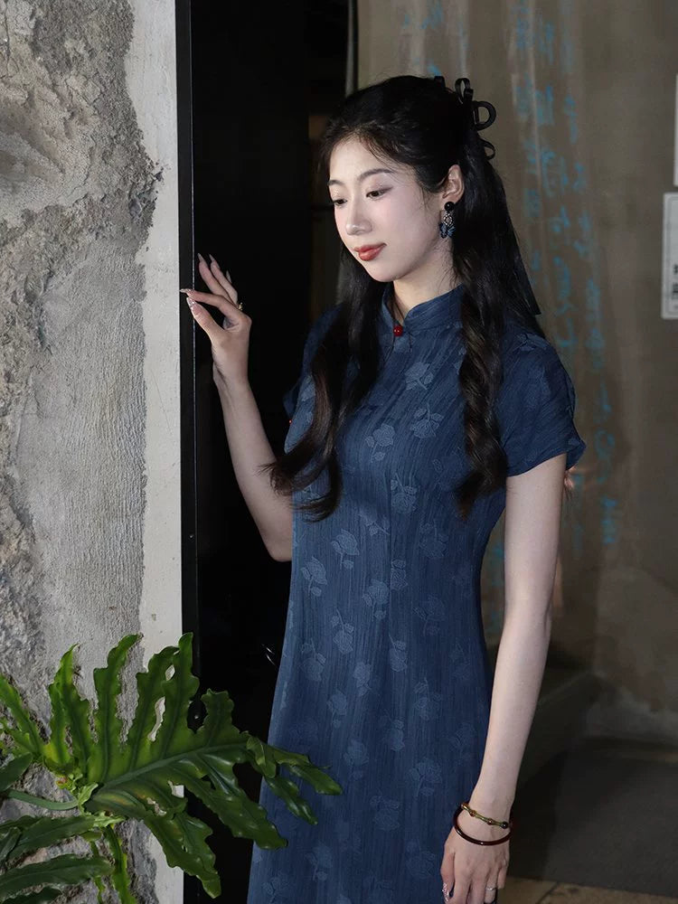Qiu Yu 秋雨 Autumn Rain Modernized Plus Size Floral Jacquard Bell & Short Sleeve Qipao