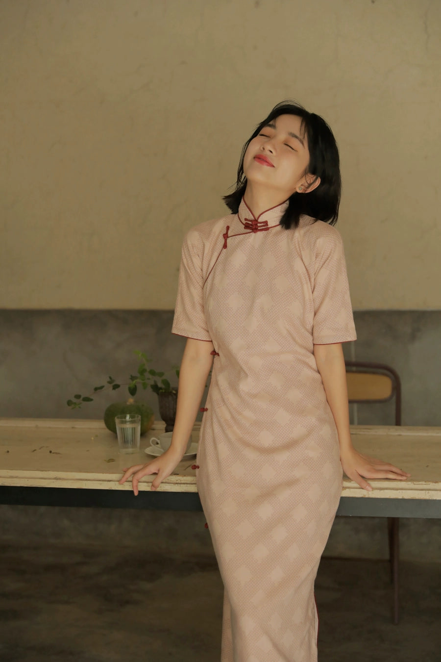 Tao Qi 桃蹊 Peach Path Linen & Cotton 1930s Half Sleeve Qipao