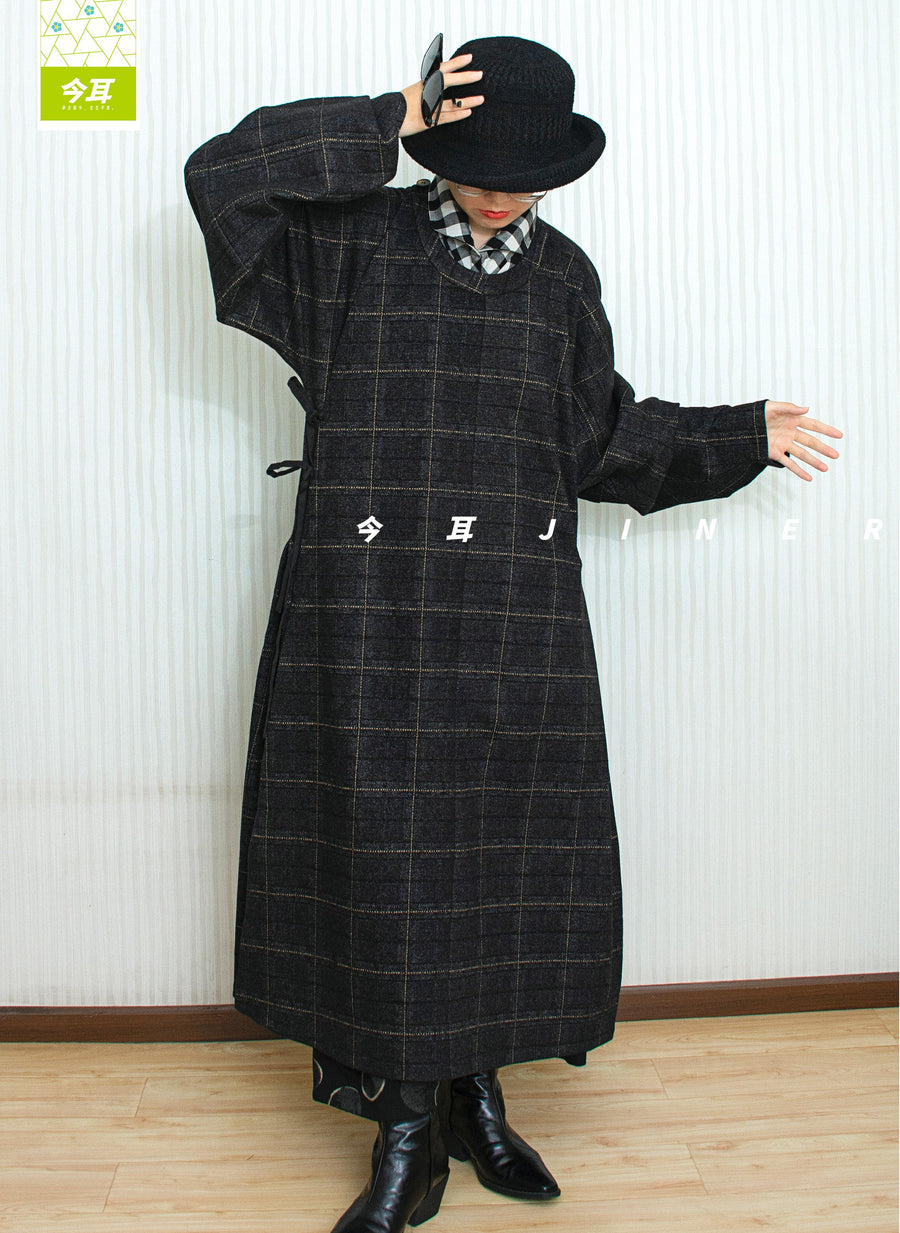 Mo Qi 墨棋 Ink Chess Modernized Early Ming Tweed Pleated Yuanlingpao Round Collar Coat