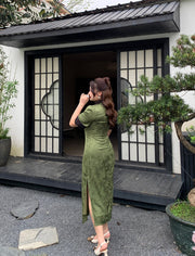 Yu Yuan 玉鸢 Jade Kite Plus Size Vintage Inspired Bottleneck Jacquard Qipao