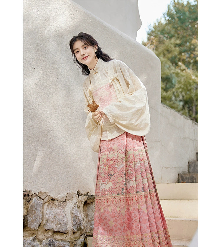 Lu Lu 陆陆 Deer Deer Modernized Ming Dynasty Knit Zhuyao & Mamian Skirt Set