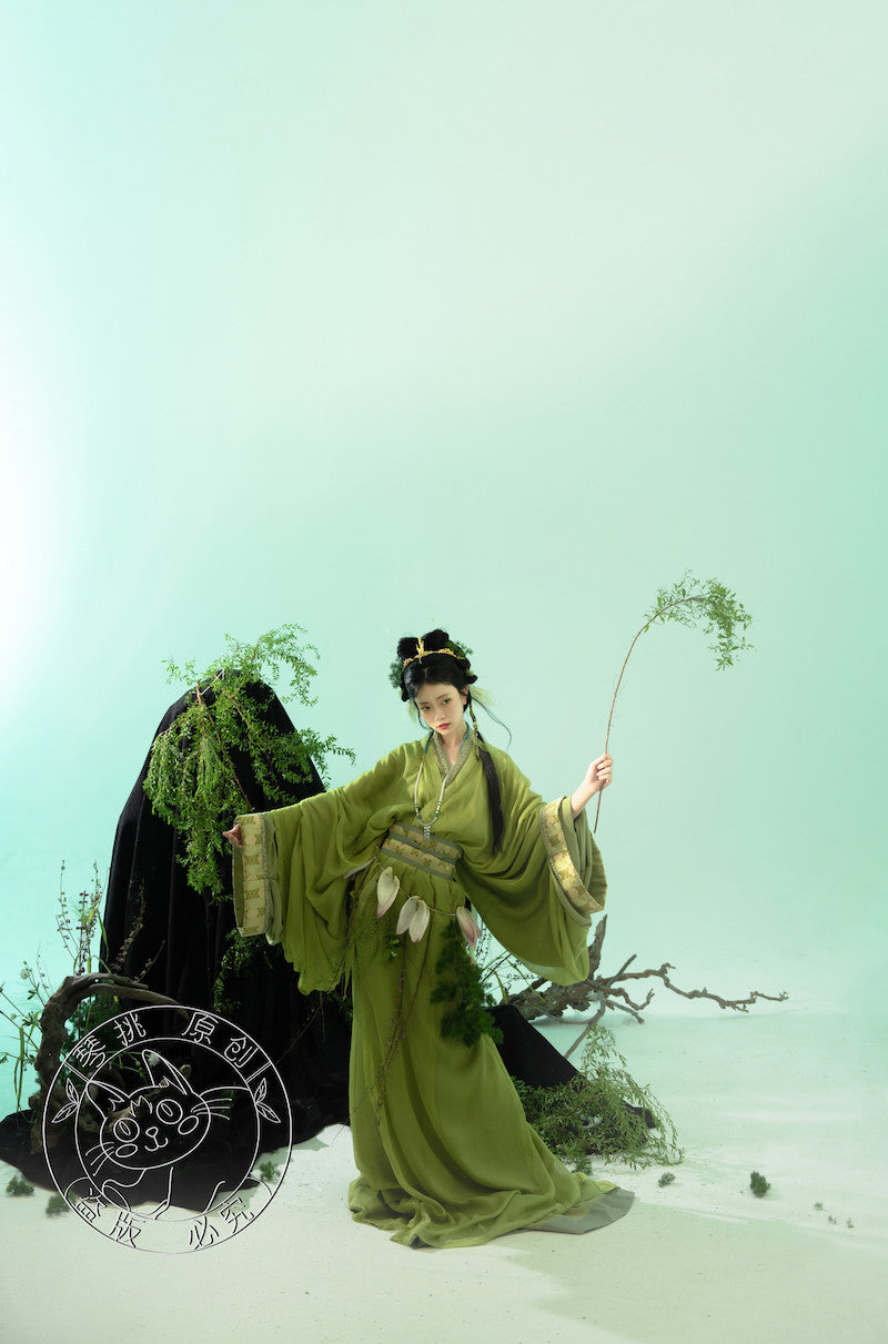Yu Ying 遇萤 Encountering a Firefly Modernized Warring States Zhiju Straight Hem Robe Set