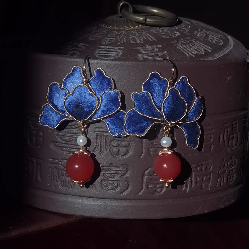 Rong Hua 绒花 Velvet Flower Earrings