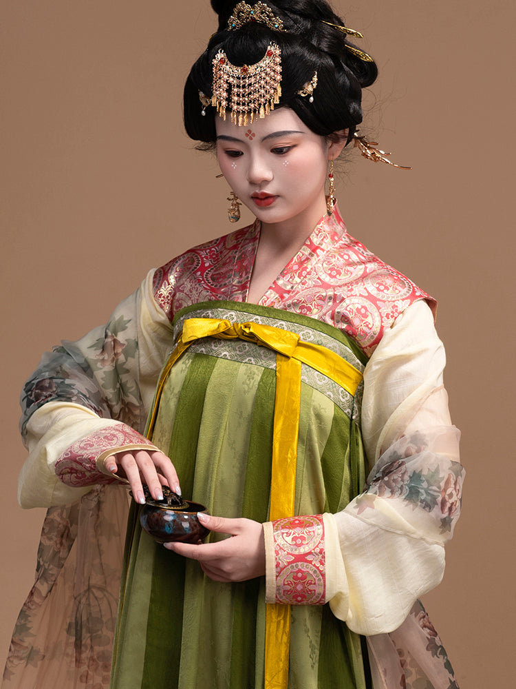 Chen Sha 辰砂 Cinnabar Early Tang Dynasty Restoration Chuiling Beizi Jacket & Poqun Qixiong Skirt Set