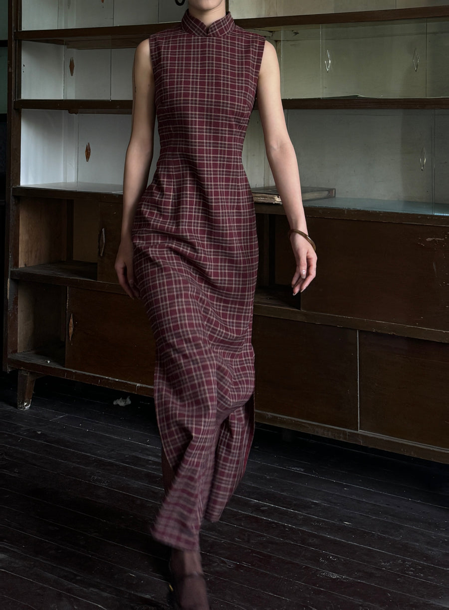 Yan Hong 砚红 Red Ink Modernized Plaid Flannel Sleeveless Qipao