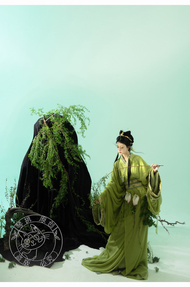 Yu Ying 遇萤 Encountering a Firefly Modernized Warring States Zhiju Straight Hem Robe Set
