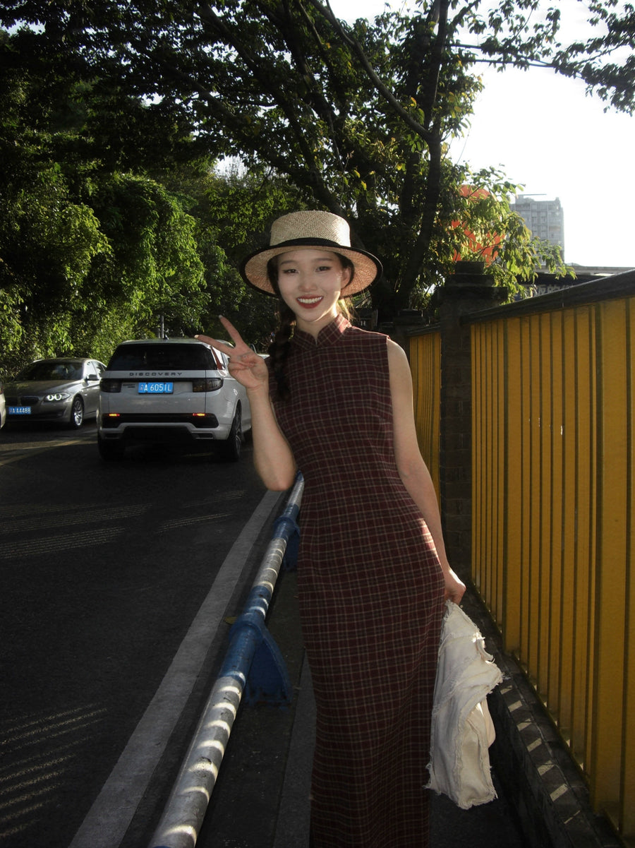 Yan Hong 砚红 Red Ink Modernized Plaid Flannel Sleeveless Qipao