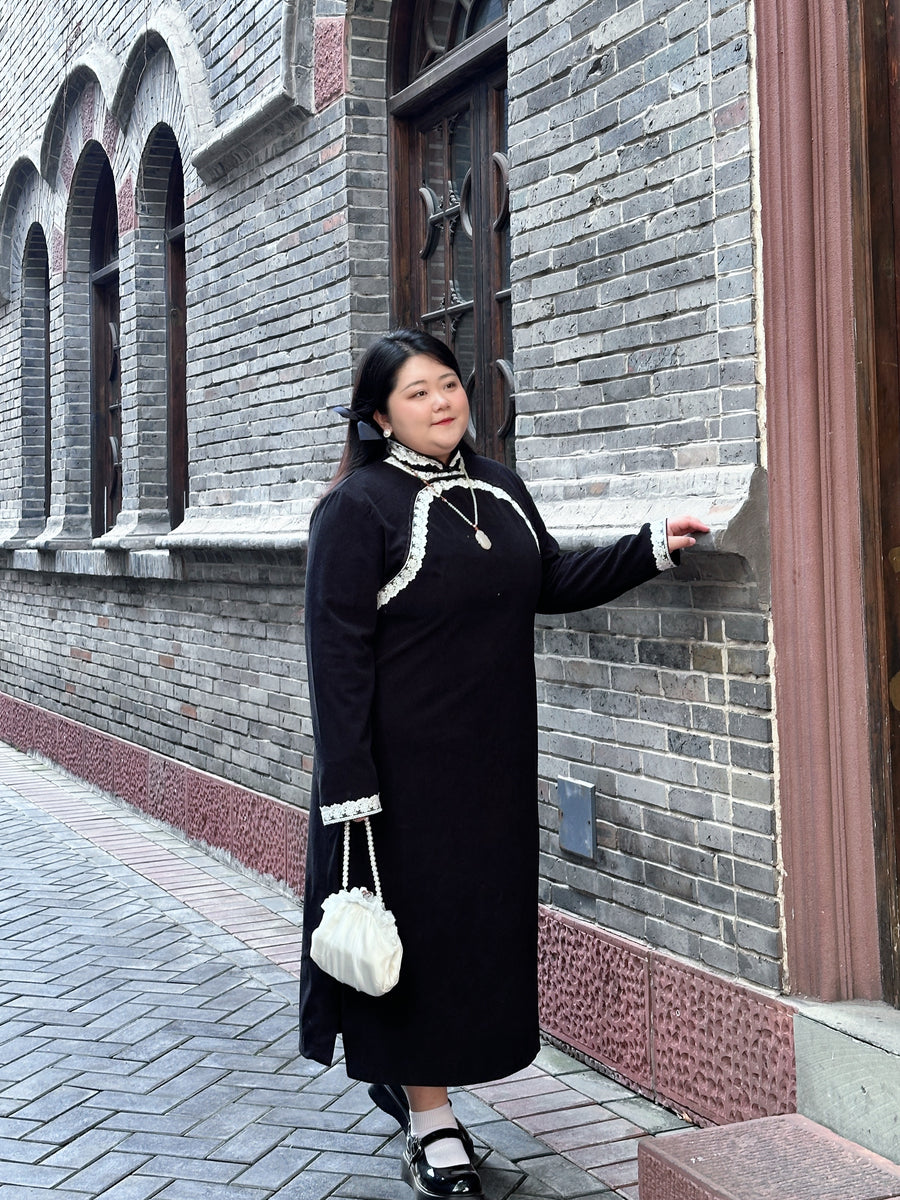 Bao Fufu 抱富富 Holding Fortune Plus Size Long Sleeve Lace Qipao