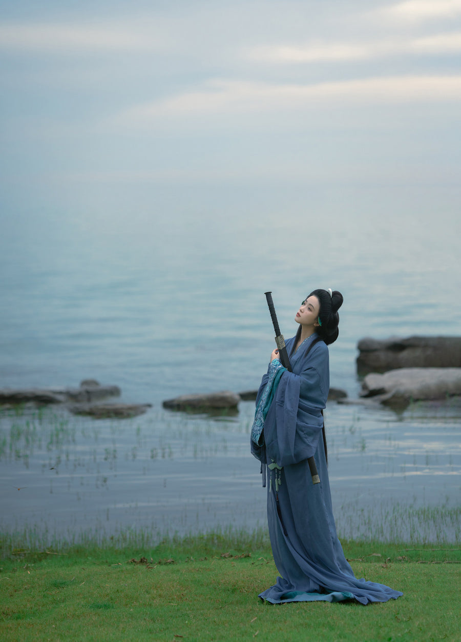 Cang Lang 沧浪 Vast Waves Modernized Warring States Zhiju Straight Hem Robe Set