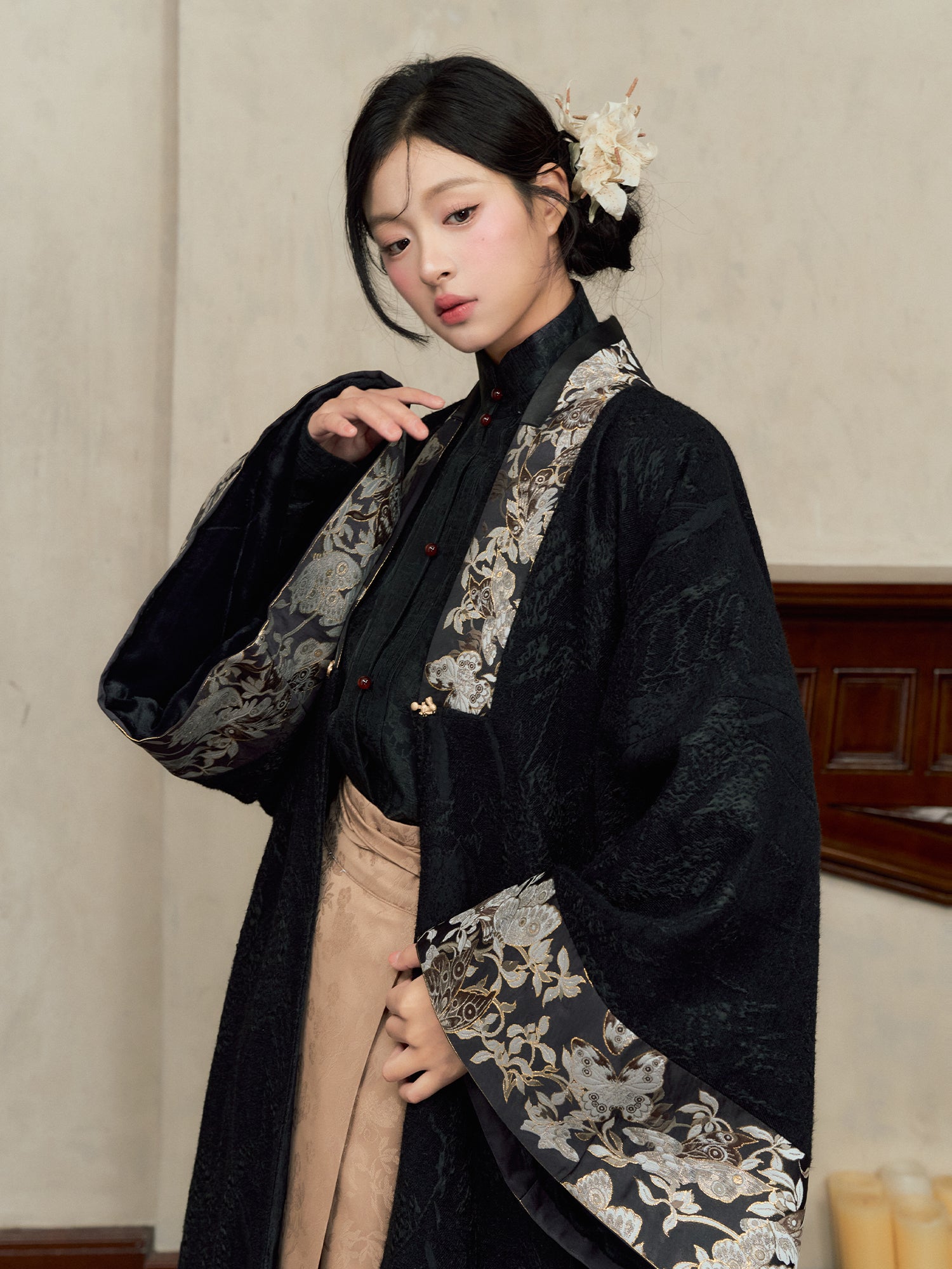 Butterfly Seeking Wind 蝶寻风序 Modernized Ming Duijin Pi Ao Coat & Mamian Skirt Set