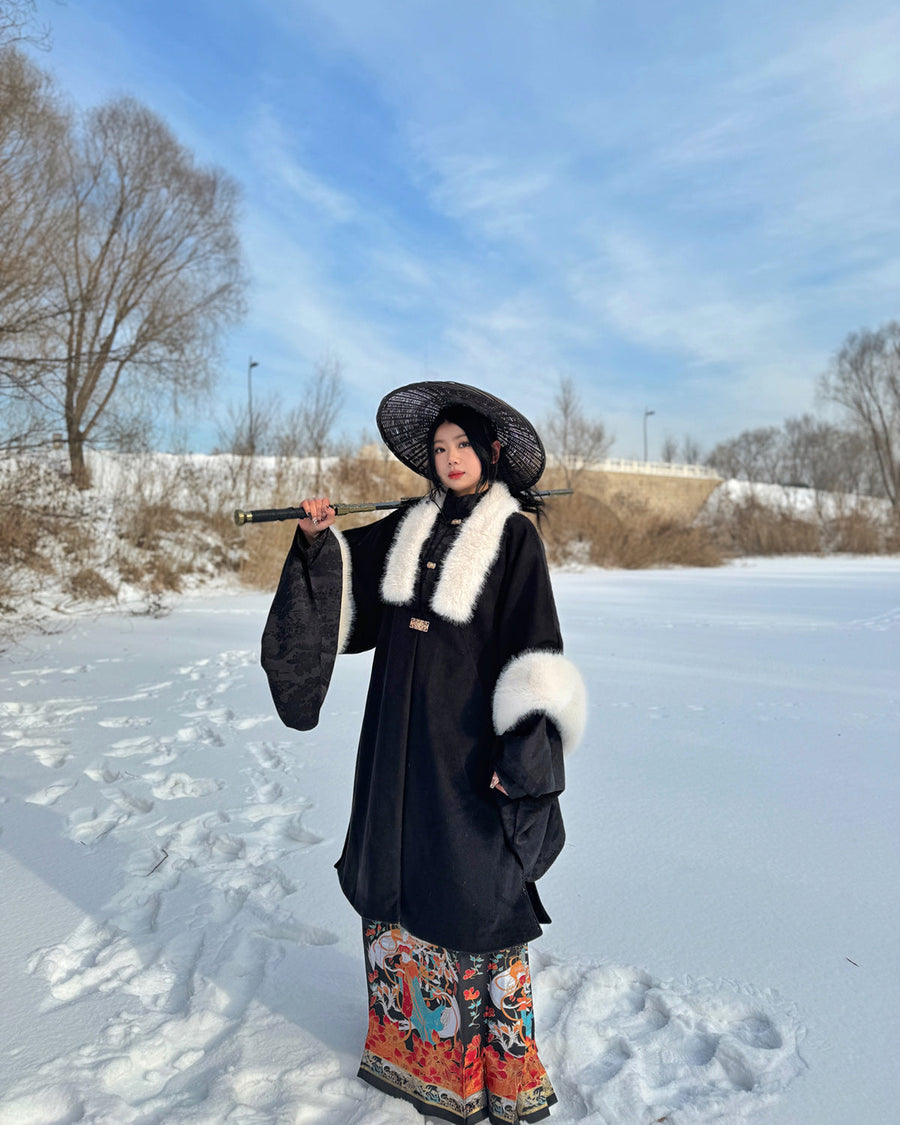 Li Luo 梨落 Pear Blossom Ming Dynasty Plus Size Pifeng Faux Fur Coat & Changshan Long Top Set