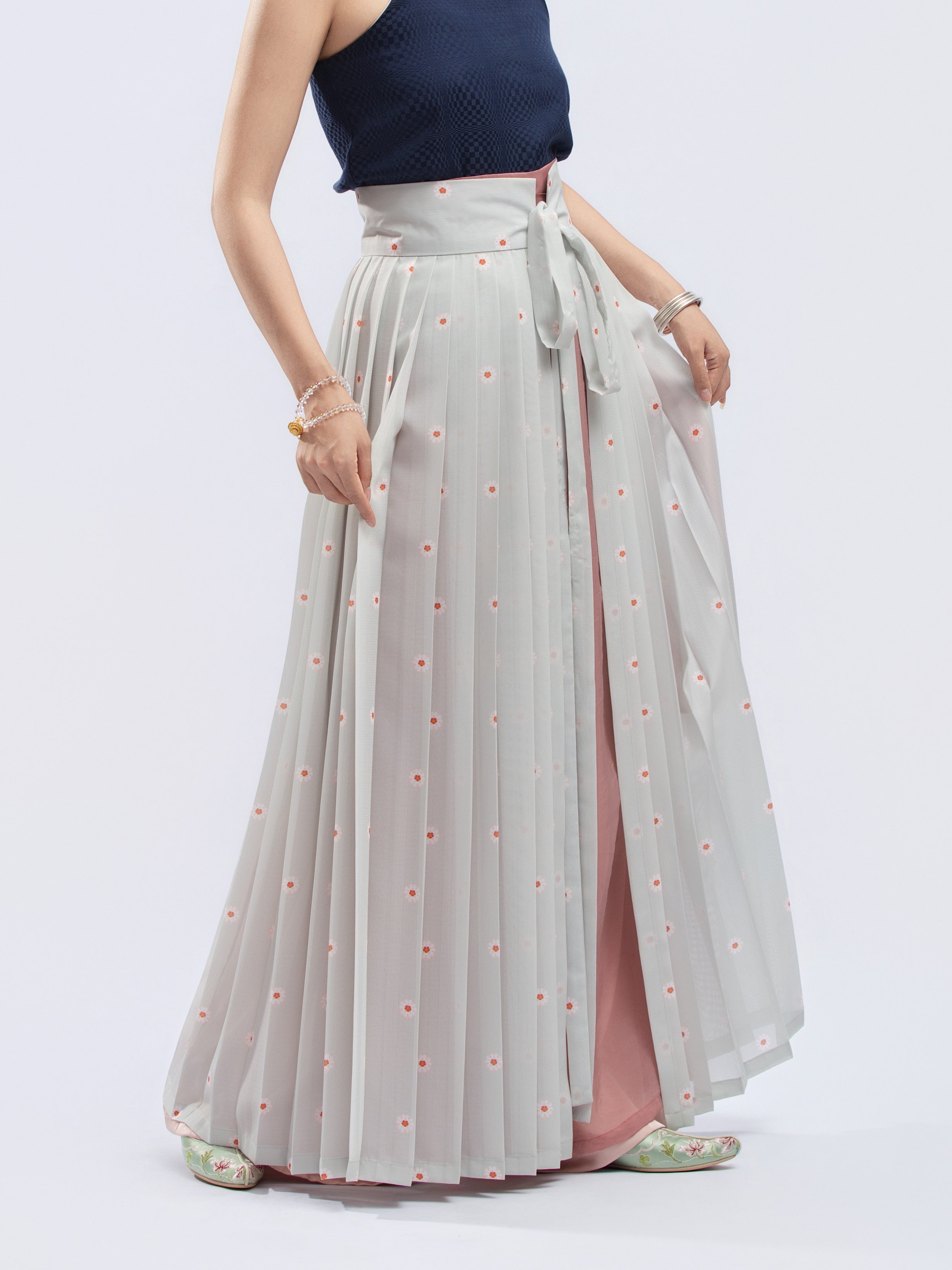 Er Jing 二经 Second Sutra Song Dynasty Pear Blossom Hewei Apron Skirt