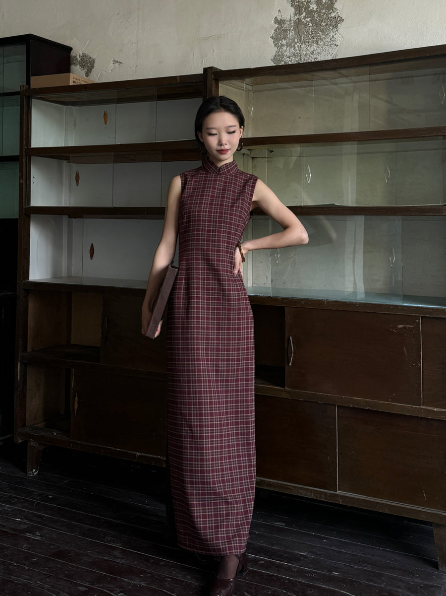 Yan Hong 砚红 Red Ink Modernized Plaid Flannel Sleeveless Qipao