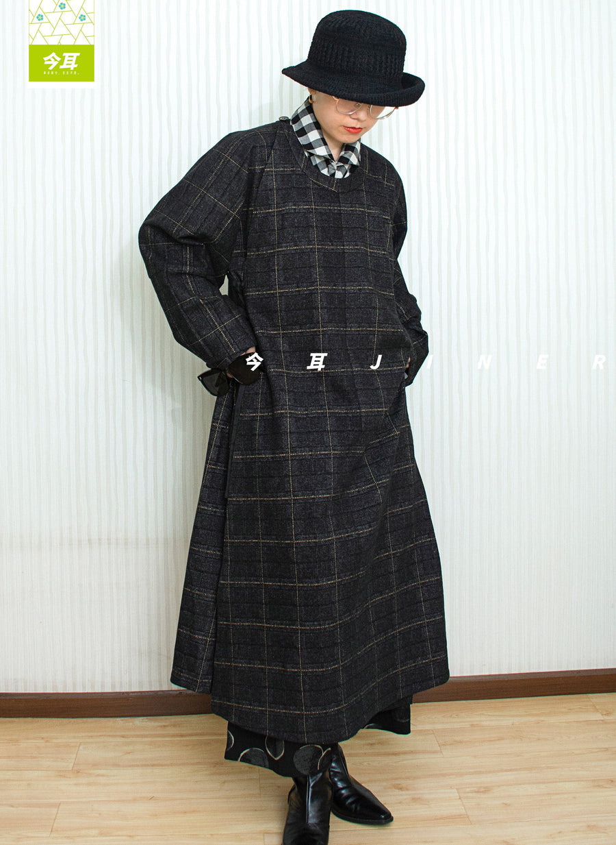 Mo Qi 墨棋 Ink Chess Modernized Early Ming Tweed Pleated Yuanlingpao Round Collar Coat