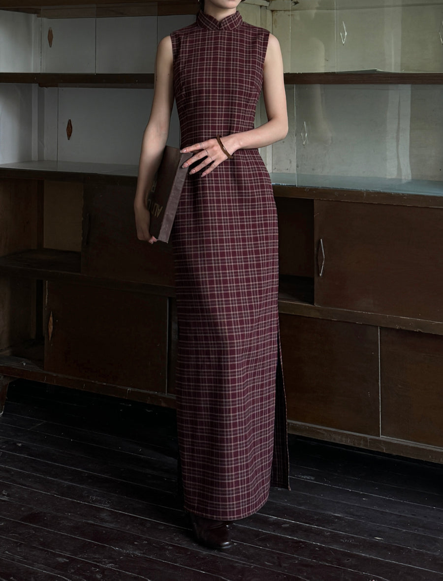 Yan Hong 砚红 Red Ink Modernized Plaid Flannel Sleeveless Qipao
