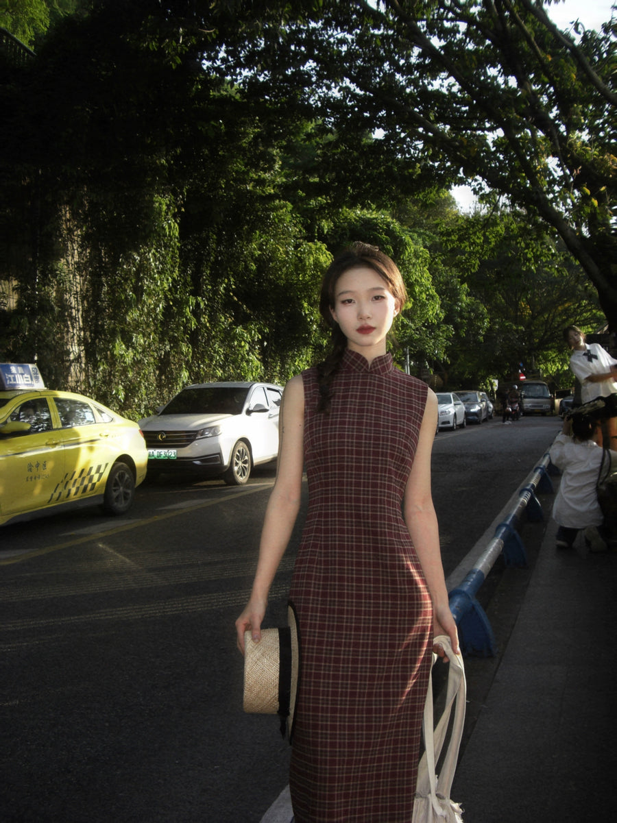 Yan Hong 砚红 Red Ink Modernized Plaid Flannel Sleeveless Qipao