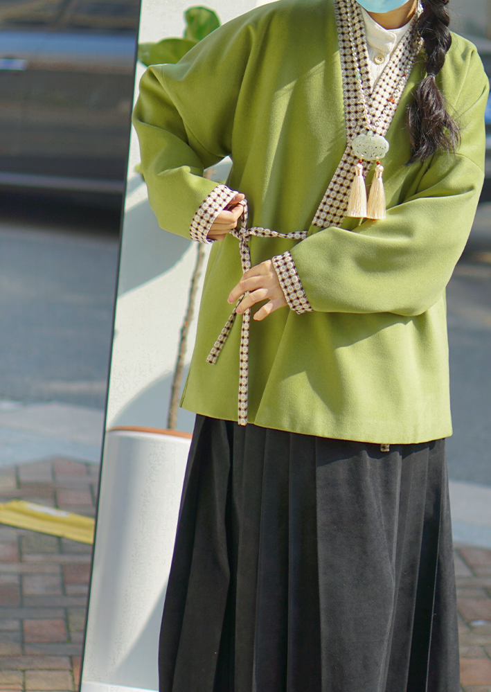 Yèyè 夜夜 Night by Night Modernized Ming Dynasty Crossed Collar Winter Jacket & Mamian Skirt Set