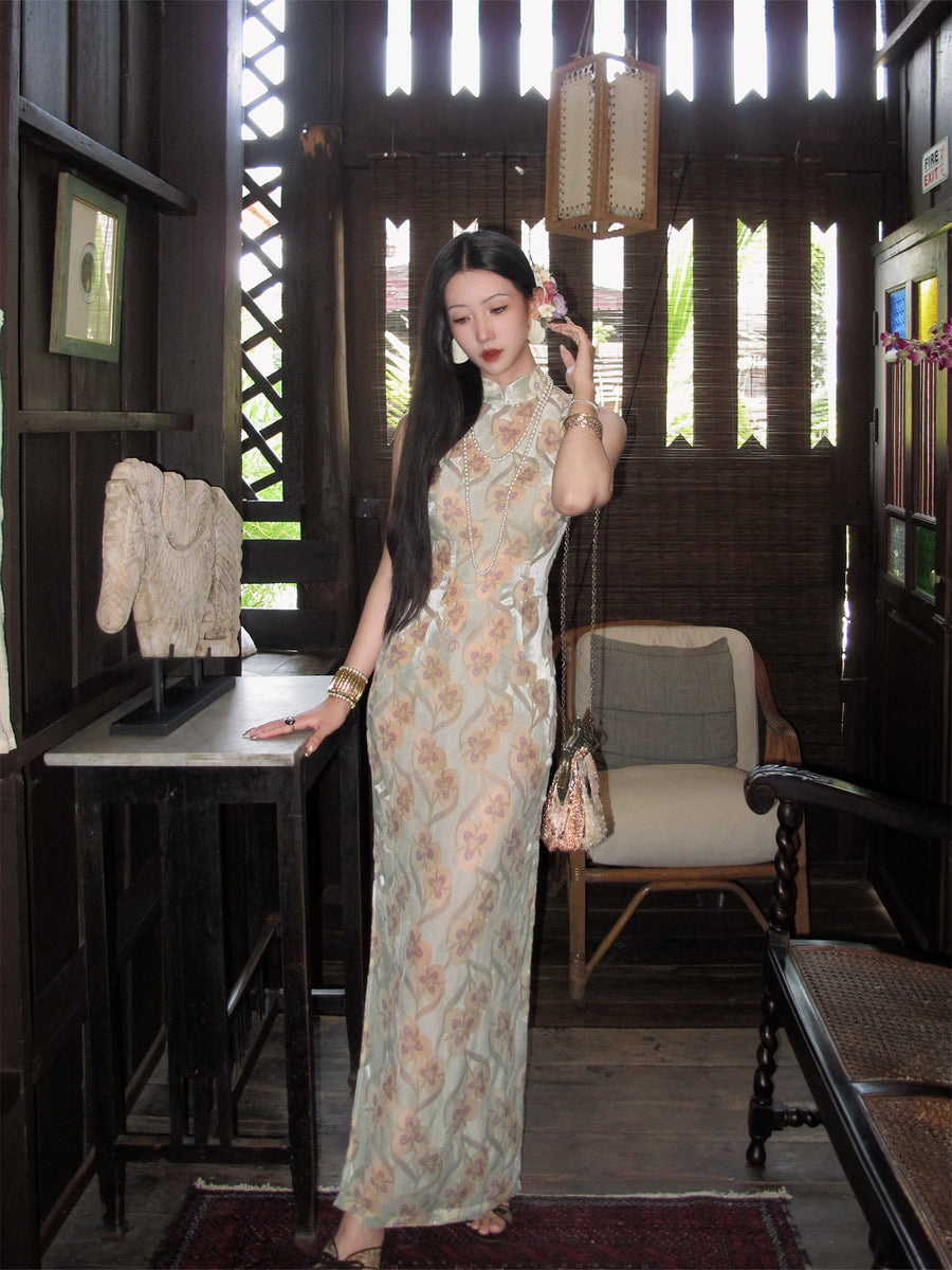 Xingyun Cao 幸运草 Lucky Clover Modernized Pastel Sleeveless Qipao