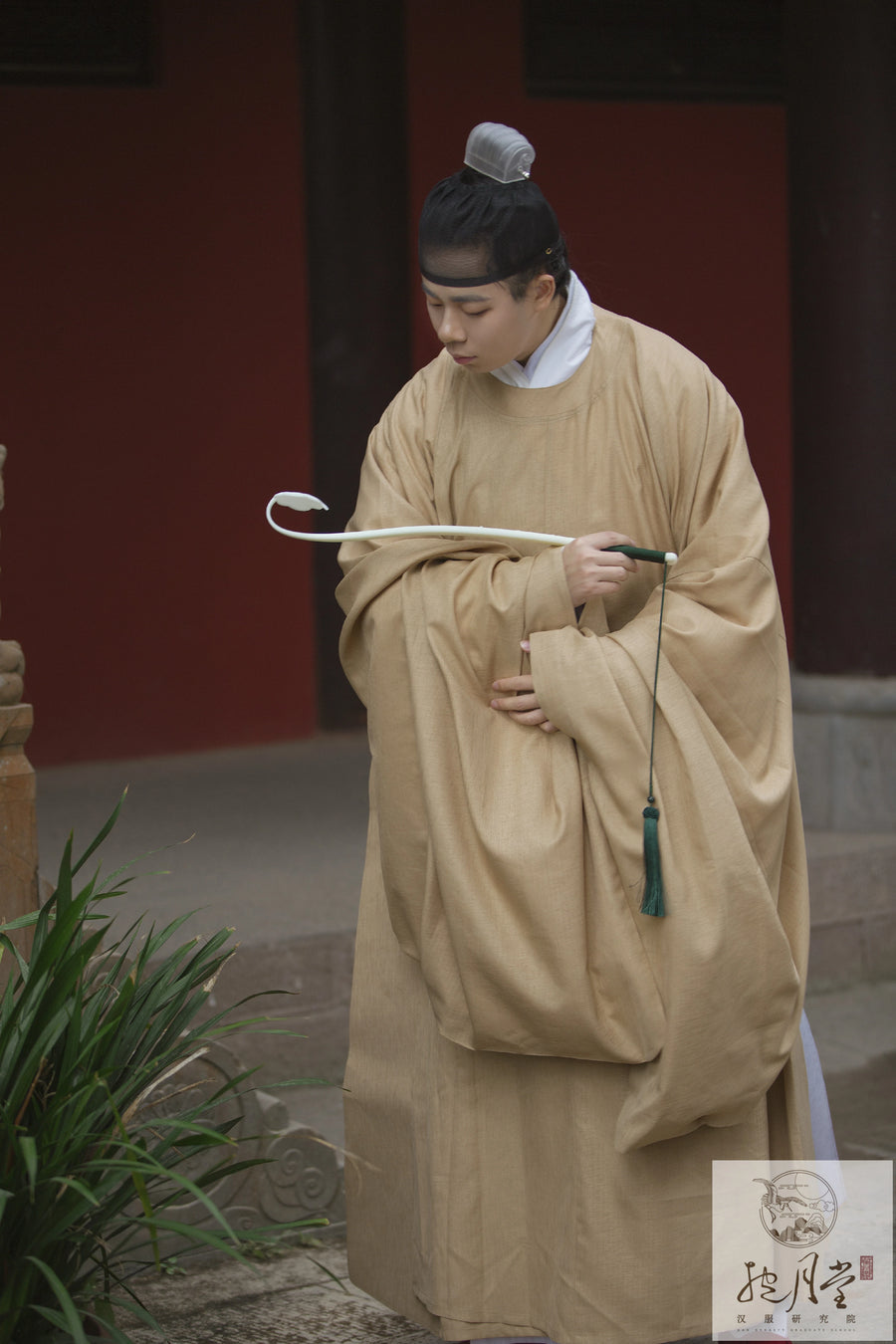 Wai Bai 外摆 Outer Pleating Ming Dynasty Men's Spring & Autumn Yuanlingpao Round Collar Robe