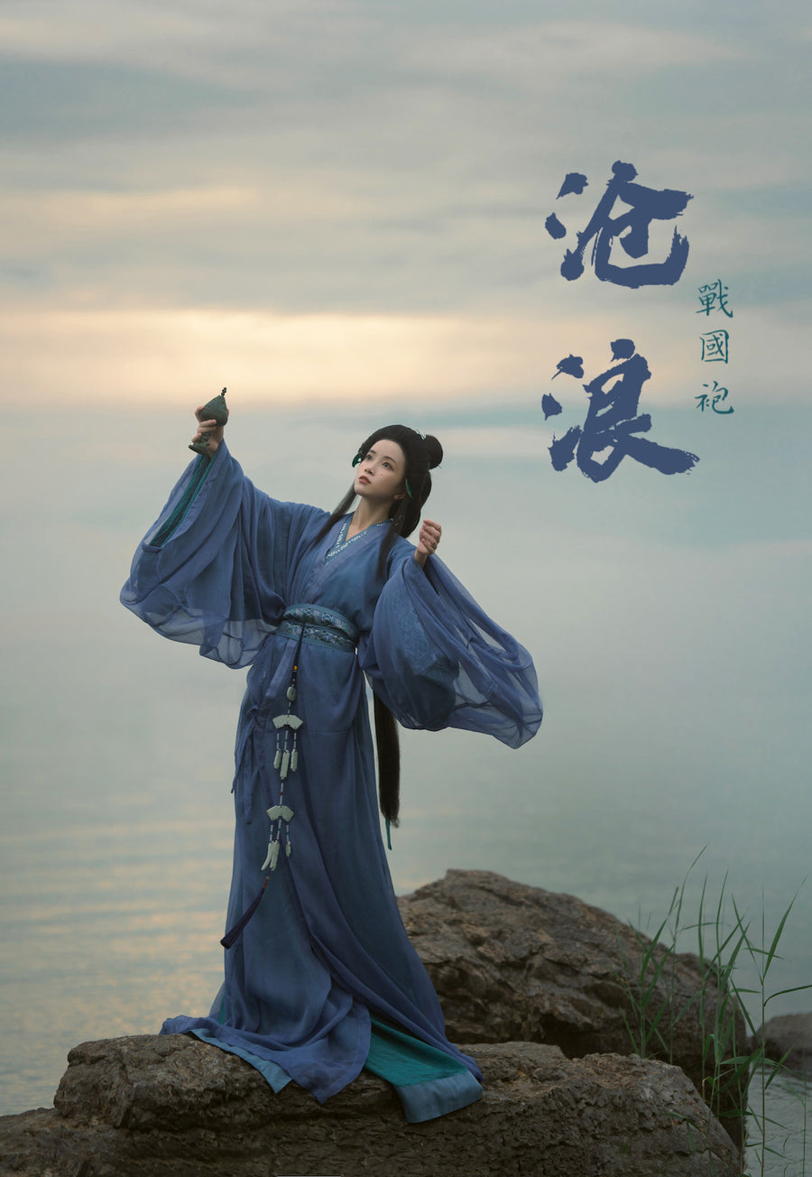 Cang Lang 沧浪 Vast Waves Modernized Warring States Zhiju Straight Hem Robe Set