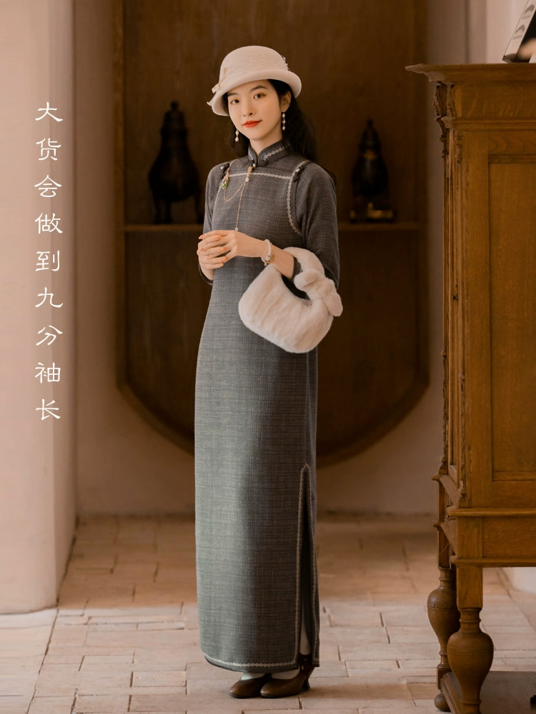 Frozen in Time 凝的时光 Republic of China Parallel Panel Long Sleeve Woolen Qipao