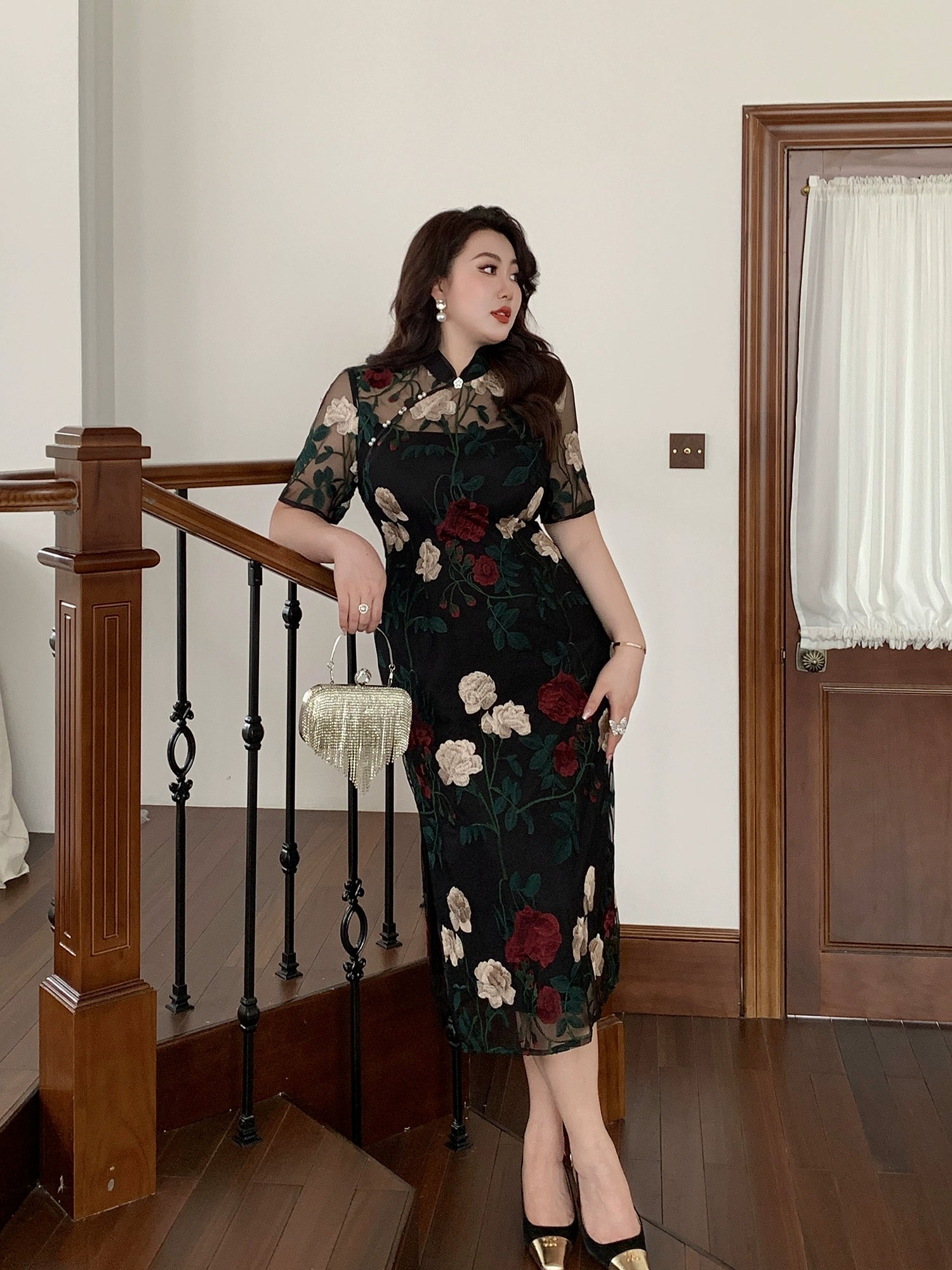 Xixue Gui 吸血鬼 Vampira Plus Size Modernized Sheer Embroidered Floral Short Sleeve Qipao