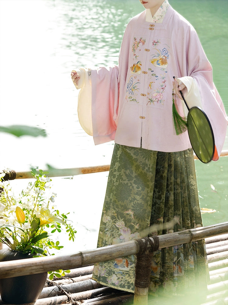 Ya Chi 鸭池 Duck Pond Ming Dynasty Embroidered Fangling Jacket & Mamian Aoqun Set